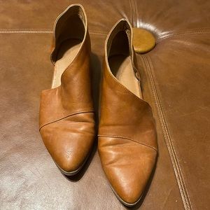 Universal Thread Camel cutout Booties